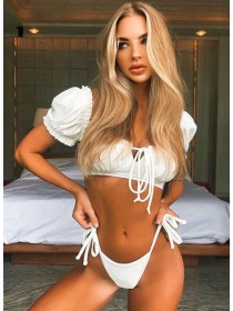 Білий купальник бандо з закритими плечима