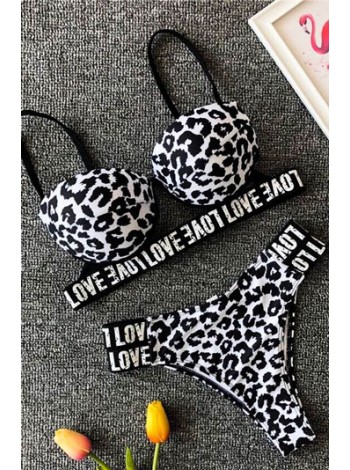 Жіночий купальник з леопардовим принтом