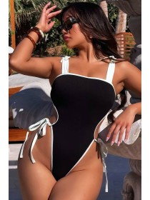 Чорно-білий жіночий купальник злитий з високими бікіні на зав'язках