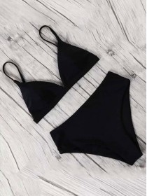 Чорний купальник трикутник високі плавки